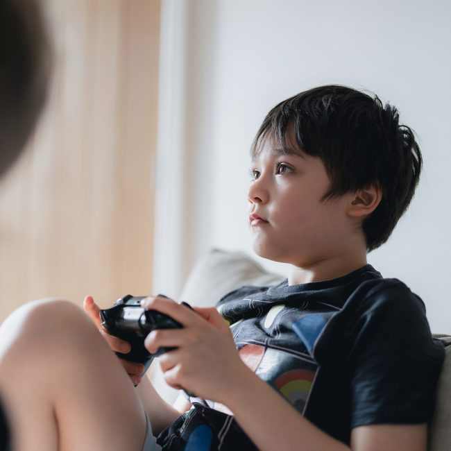 How Visual Design Influences Player Behavior in Digital Games