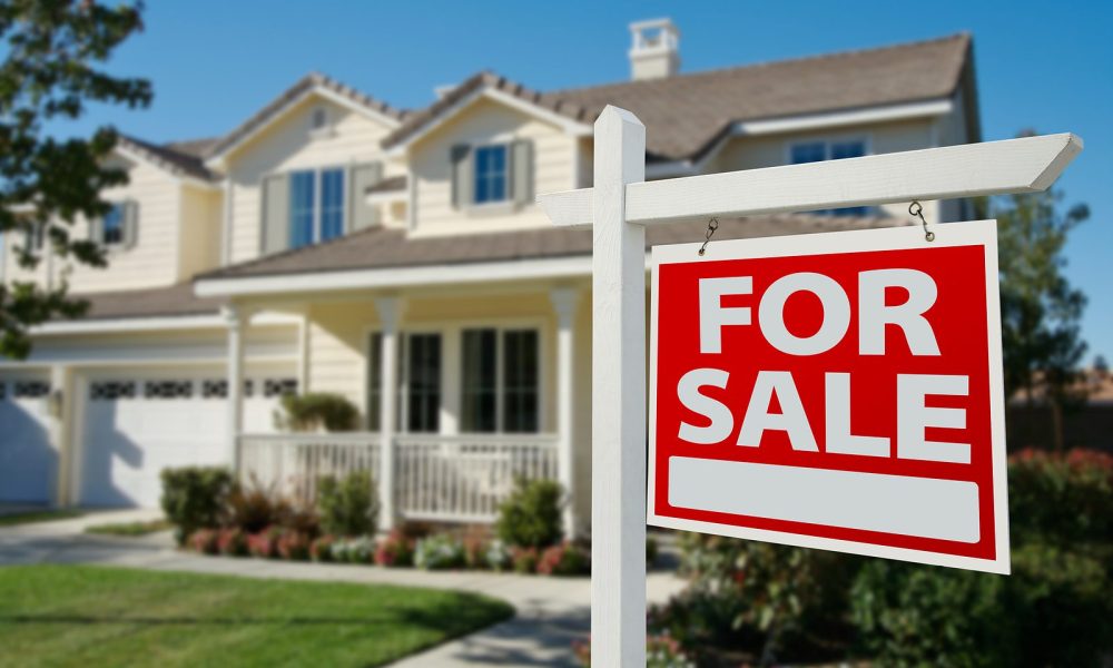 Mortgage Rates Surge Above 7% as Yields Soar