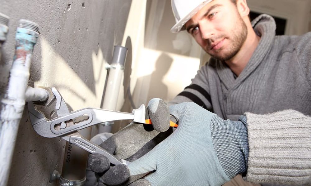 How Do You Know When To Call Plumbing Professionals