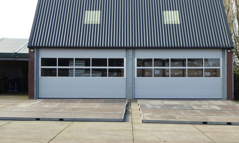 Common Garage Door Problems and How Melbourne Homeowners Can Fix Them
